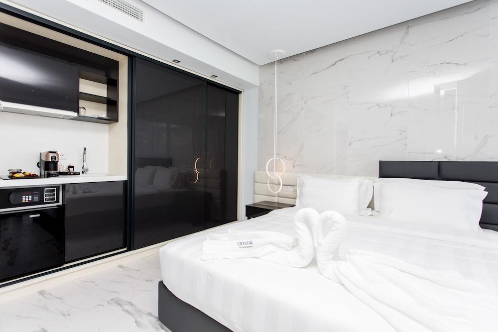 Crystal villas & suites