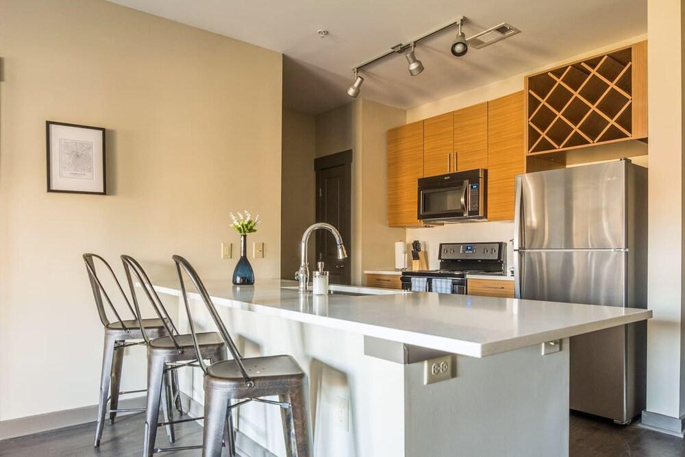 FRONTDESK Cedar Flats Apts Uptown Charlotte