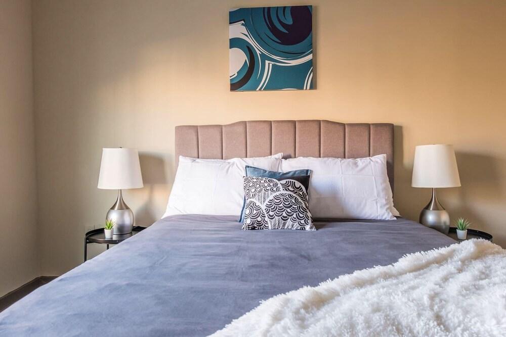 FRONTDESK Cedar Flats Apts Uptown Charlotte