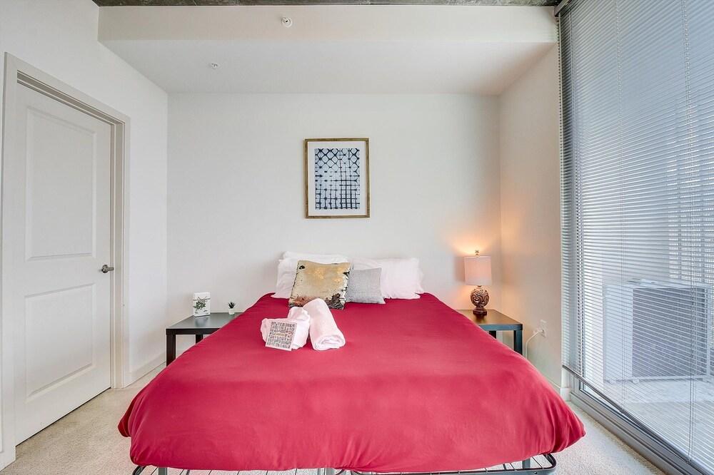 FRONTDESK Skyhouse Apts Uptown Charlotte