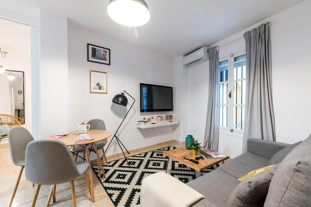 Alfalfa Center Apartment