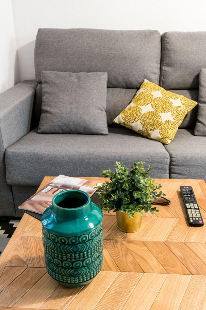 Alfalfa Center Apartment