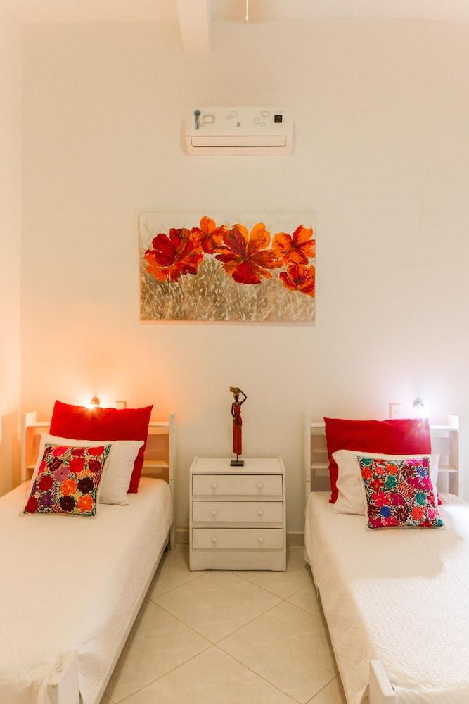 Old City Deluxe Condo By Nomad Guru