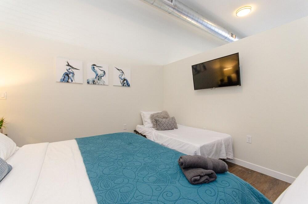 Downtown Convention Center Suite with Pool