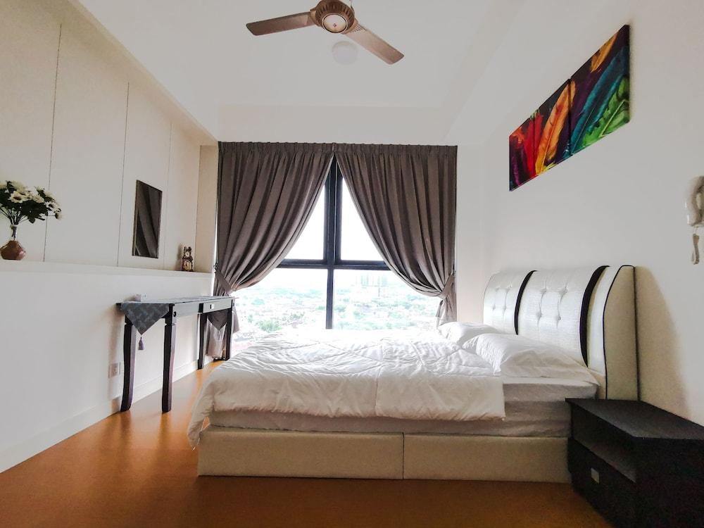 The Hub Service Apartment