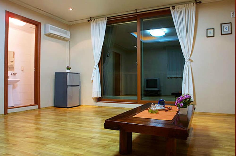 Mari Sea Ever Pension