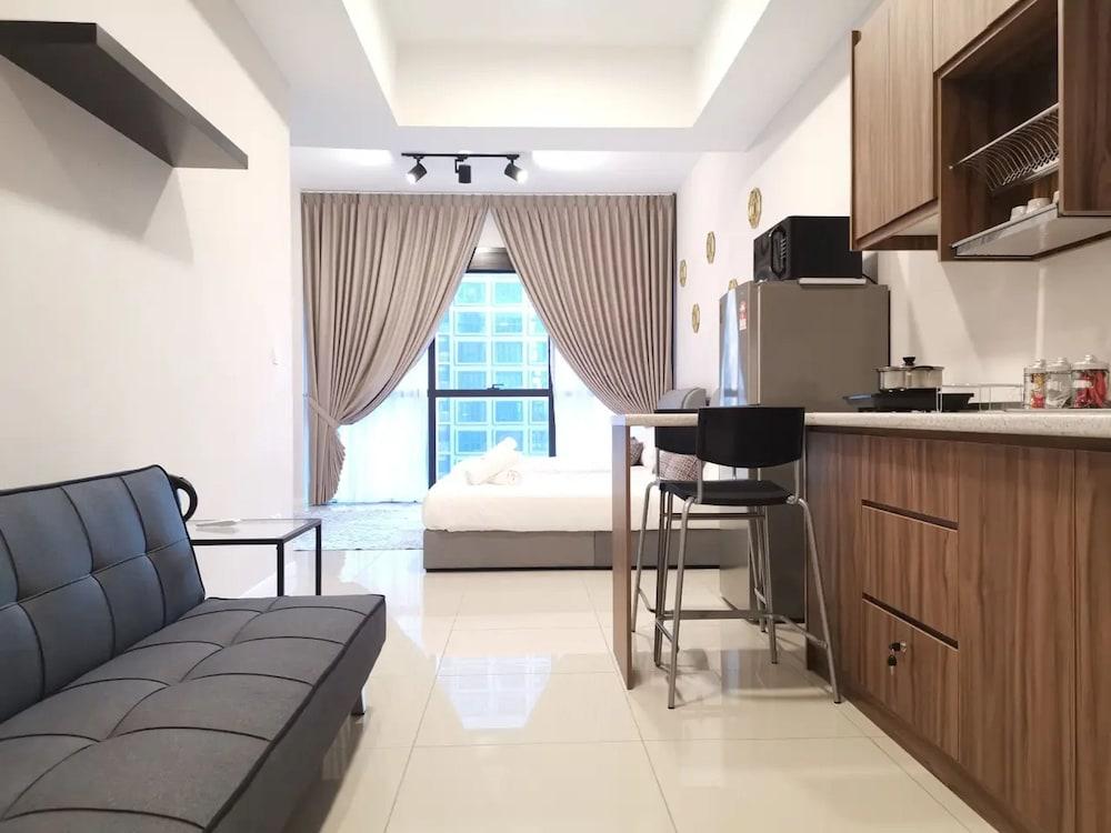 Icon City Service Apartment