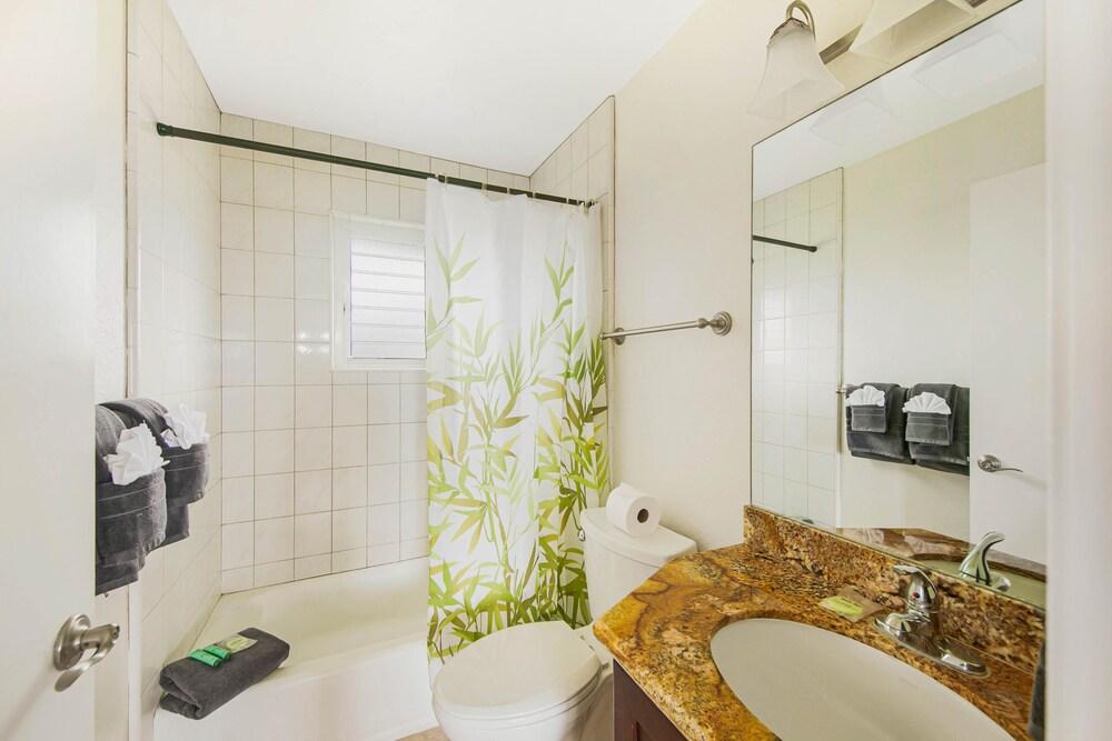 Ali'i Kai 7204 2 Bedroom Condo by Redawning