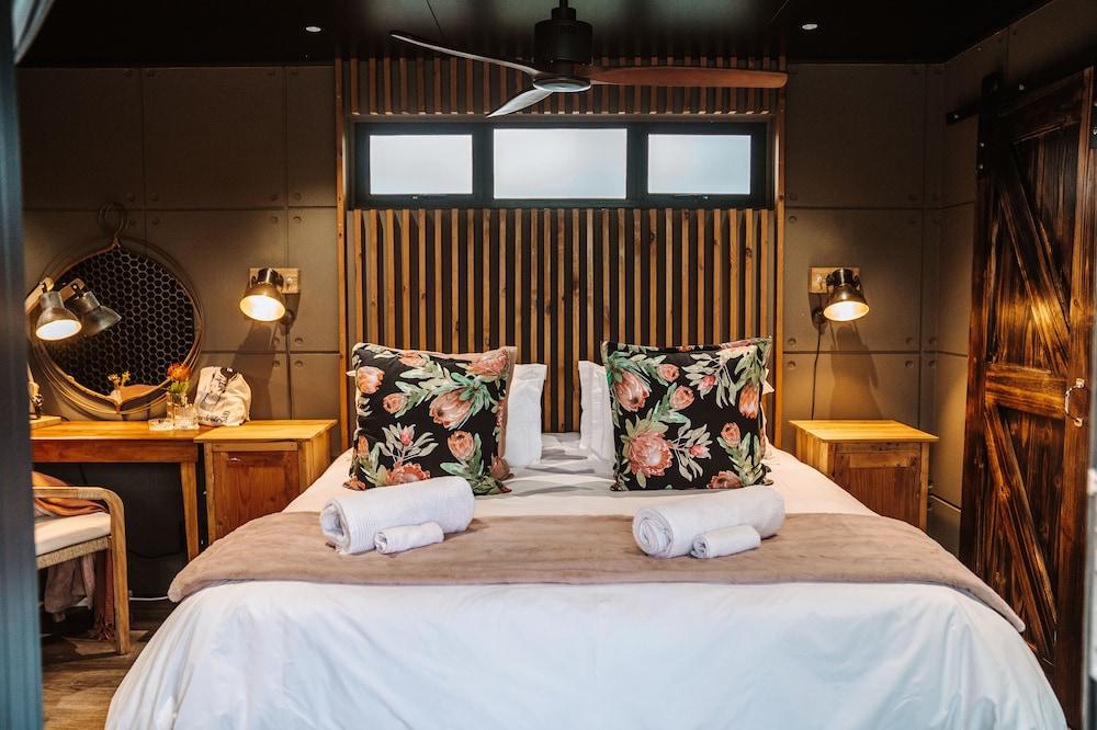 Buff & Fellow Eco Cabins