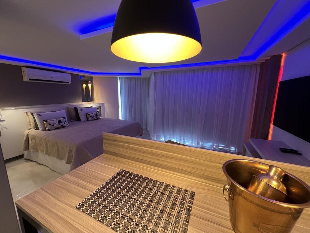 SEAFLATS Iate Plaza Hotel