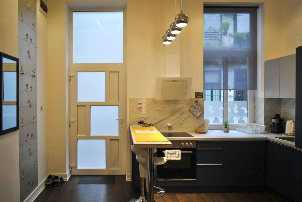 Sunset Central Apartment