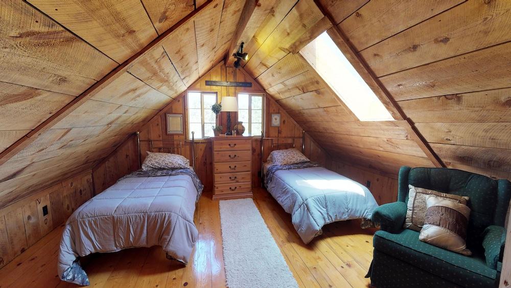 Stunning Apple Lane Log Cabin