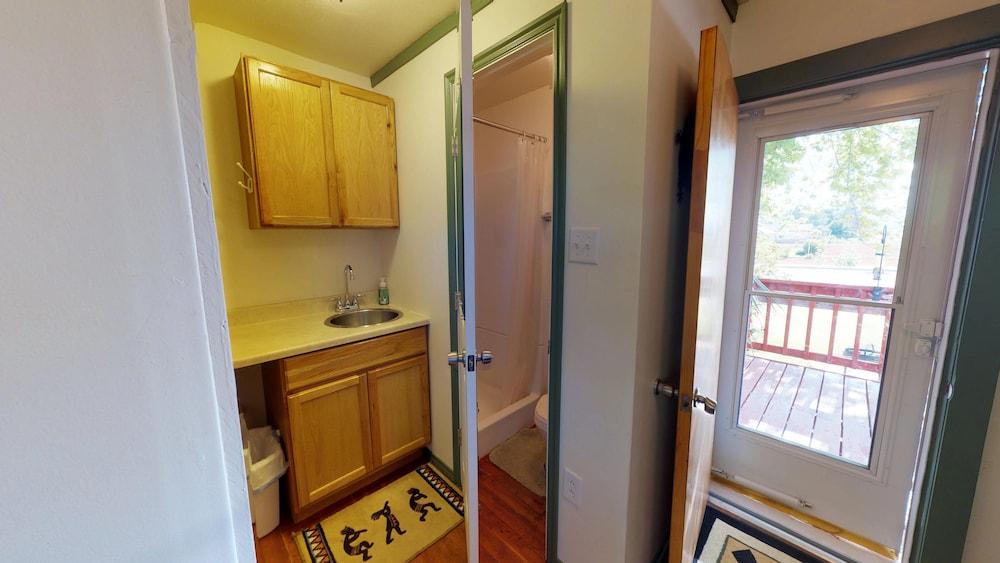 The Cozy Kokopelli Studio Cabin