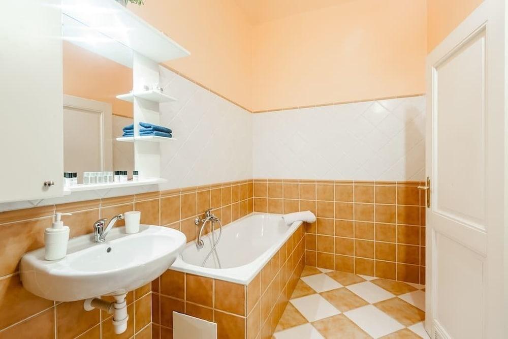 Central Apt with Netflix subscription