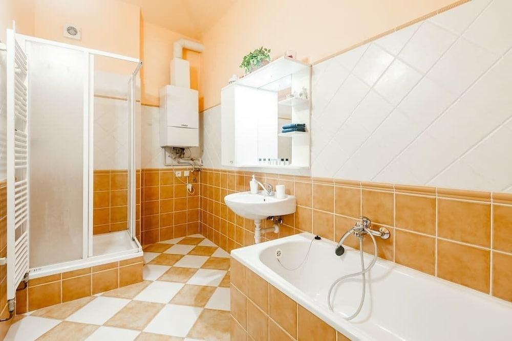 Central Apt with Netflix subscription