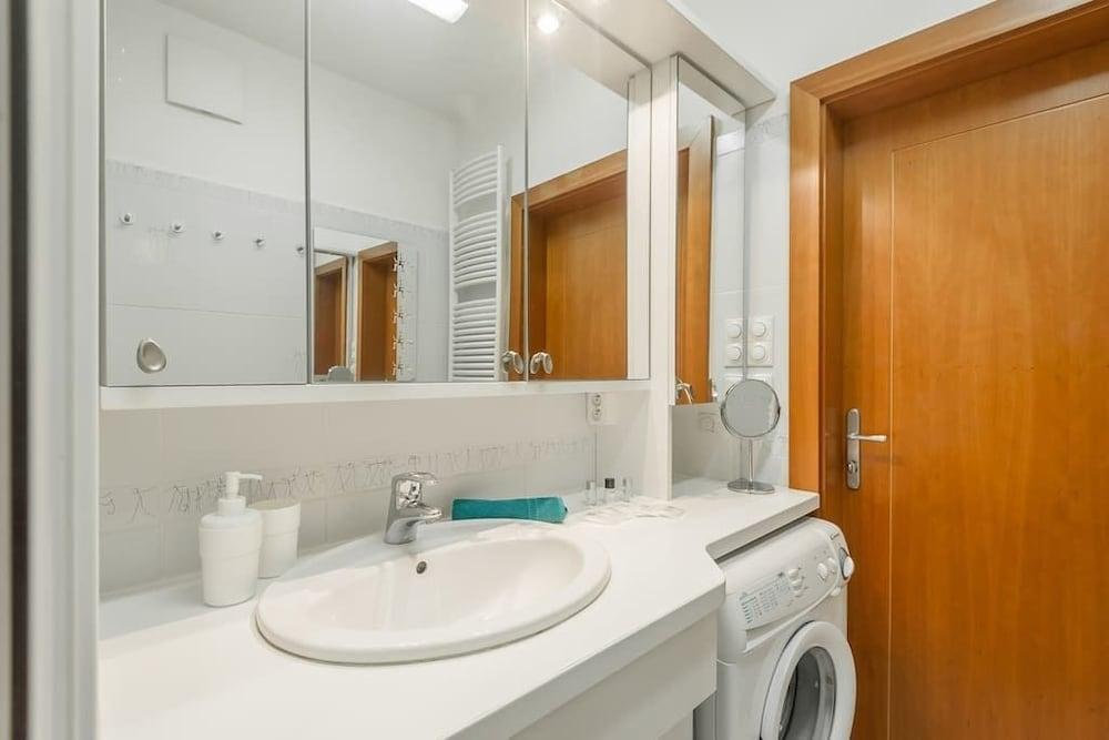 Romantic Condo near Charles Bridge