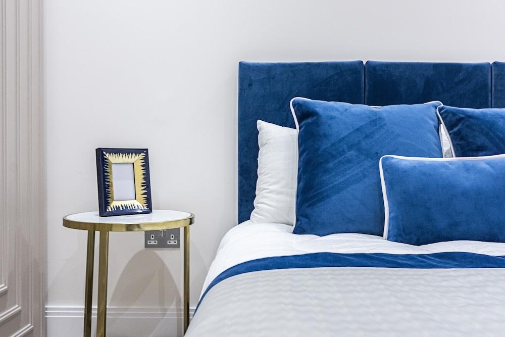 Billionaire Suites Kensington