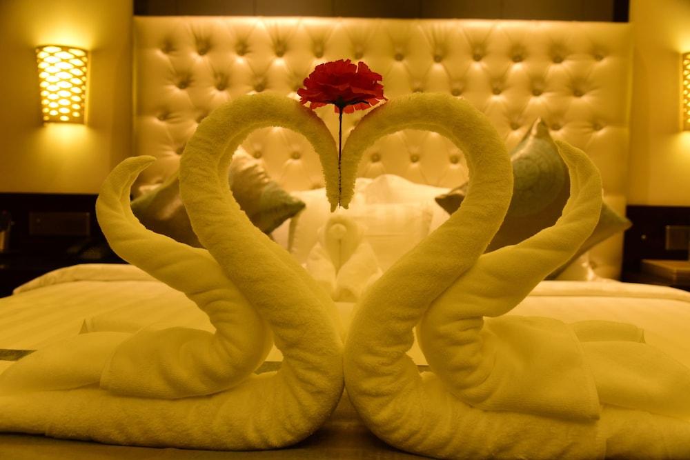 Om Clarks Inn Raebareli