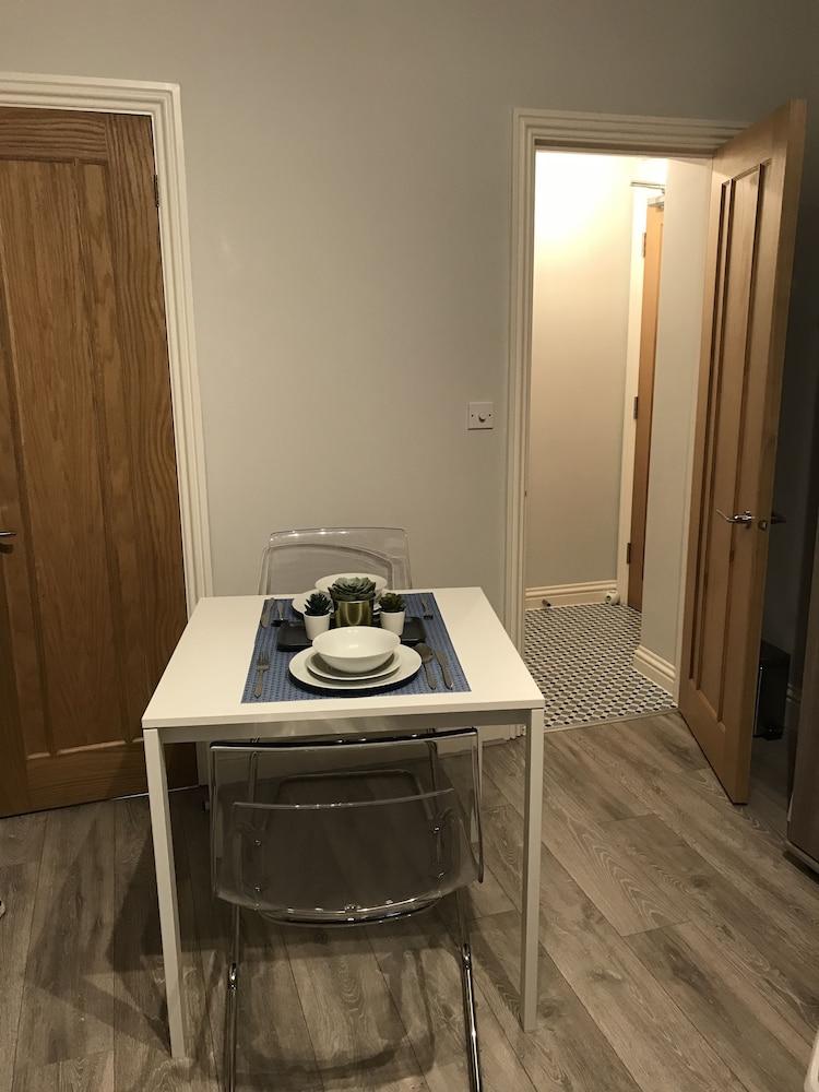 Flat 1 Helena House, 1-bed, Sleeps 2, Garden