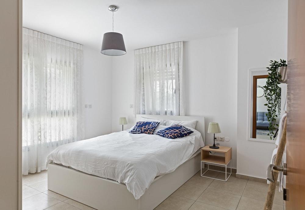 Laguna Water Front 1