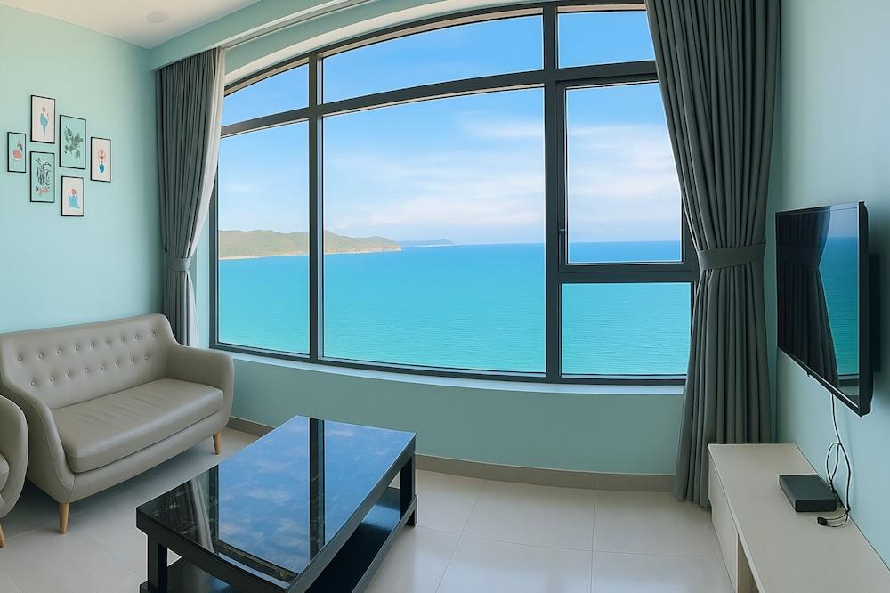 HQH Sea View Apartment