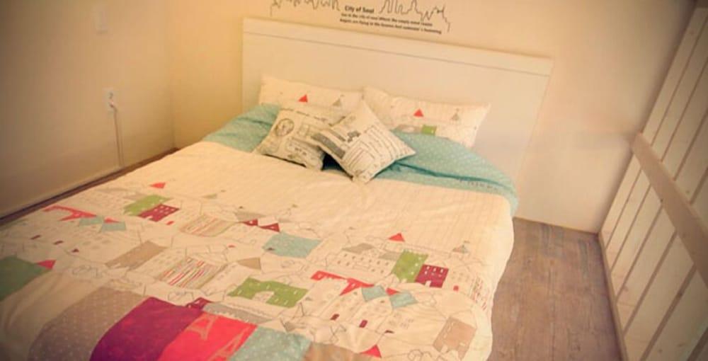 Rooftop Moonlight Pension