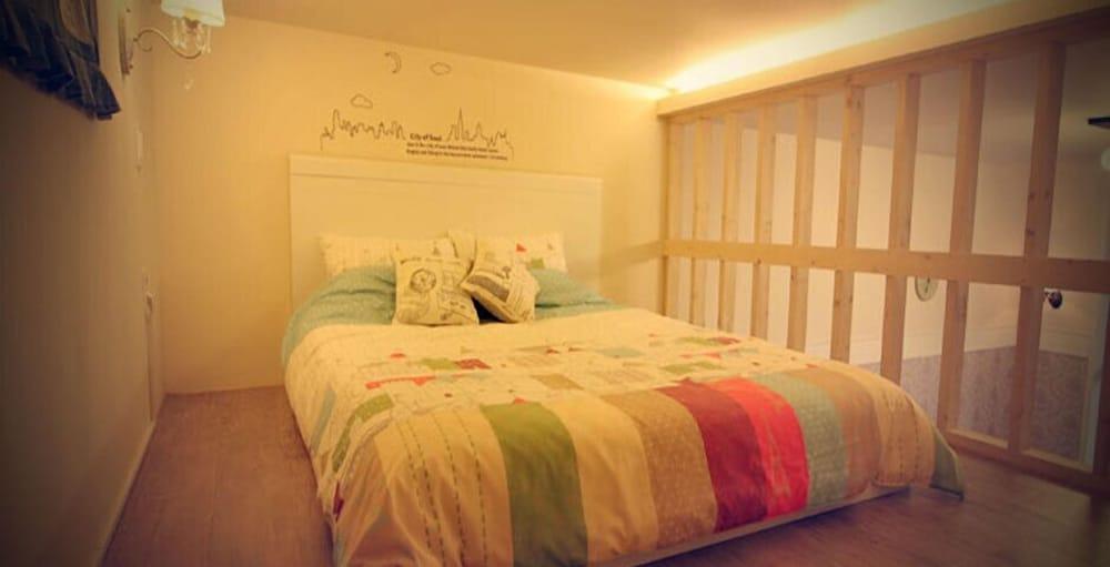 Rooftop Moonlight Pension