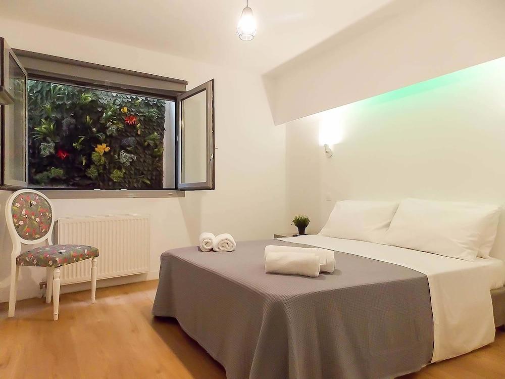 Plaka Hidden Jewel - Acropolis