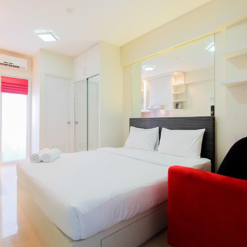 Nice Studio at Green Pramuka Apartment