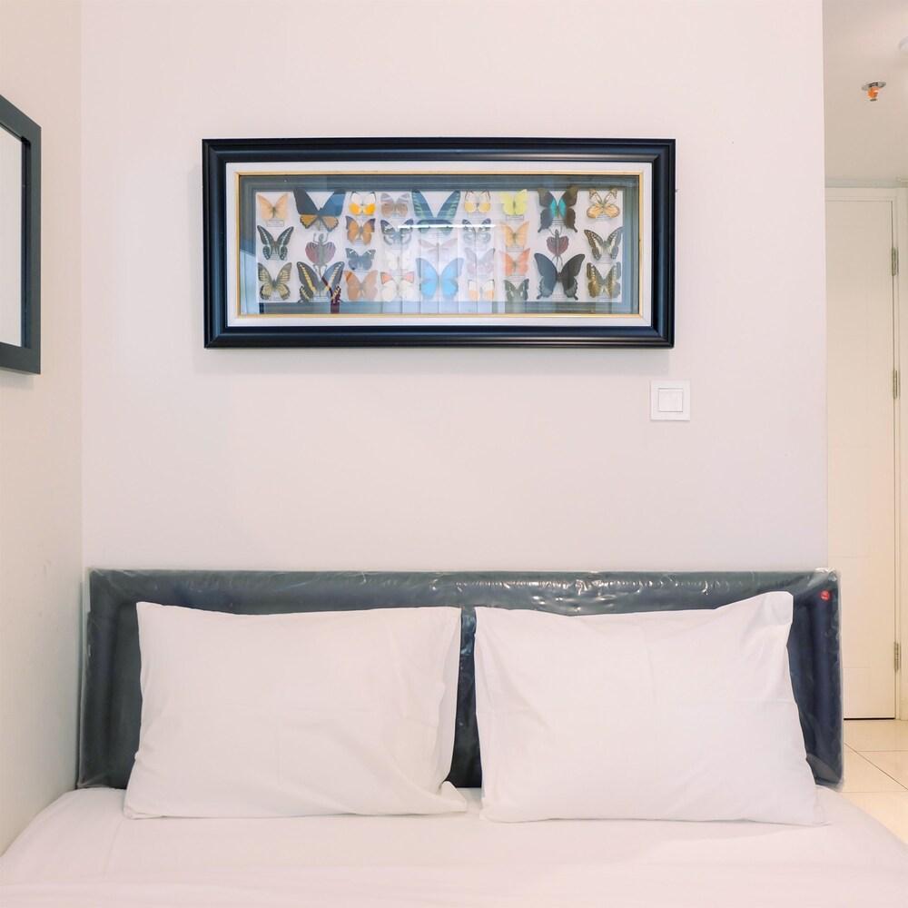 Stylish Studio The Springlake Summarecon Bekasi Apartment