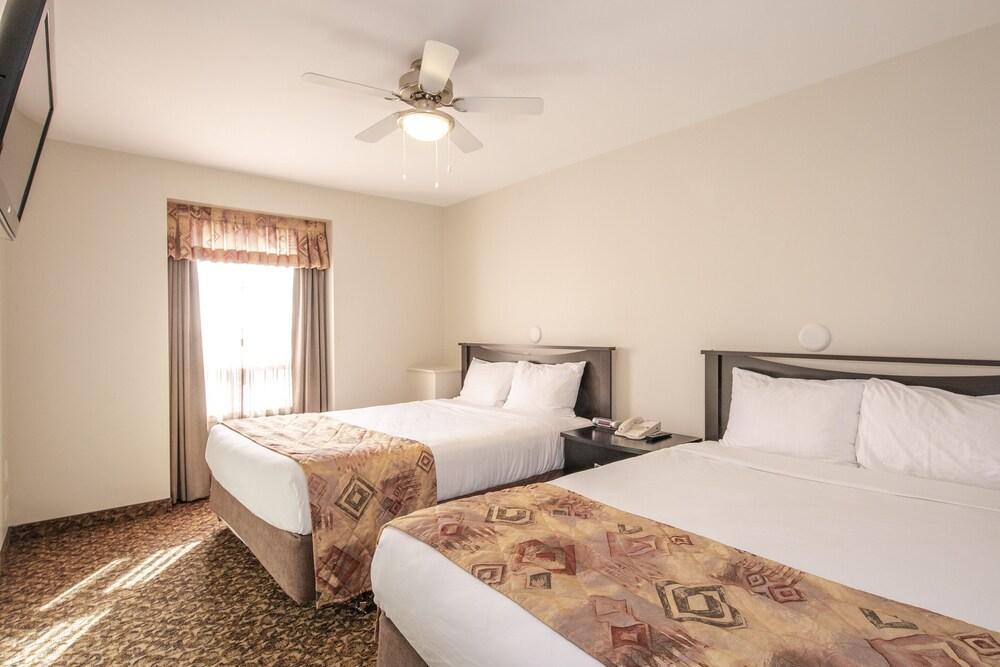 Dunvegan Inn and Suites