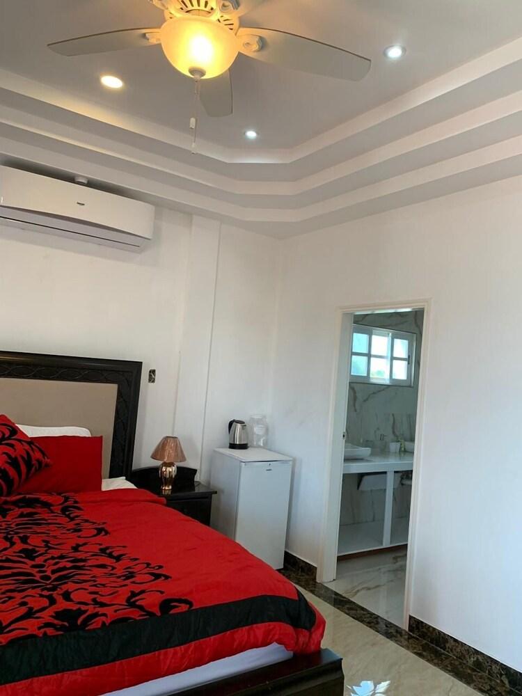 Paradise Gateway..... The Alexander