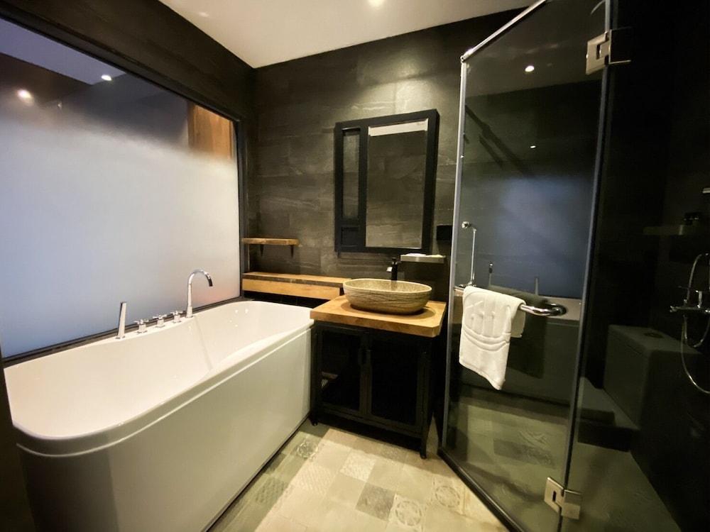 CHECK inn Phnom Penh BKK 1