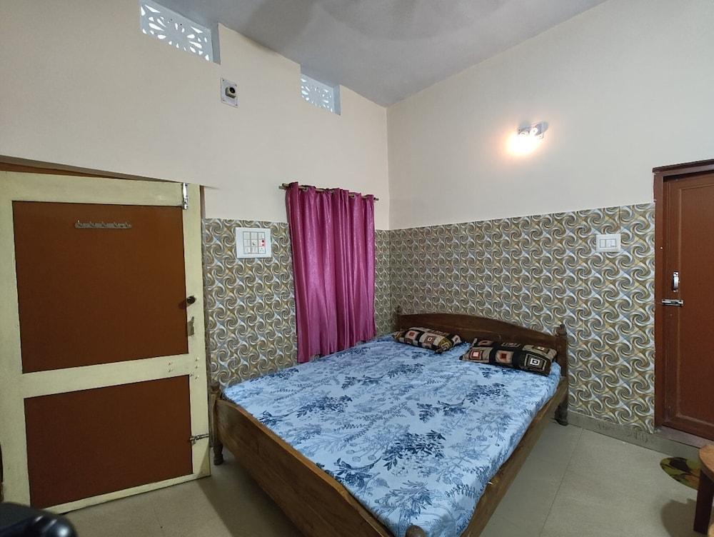 Goroomgo Star Lodge Puri