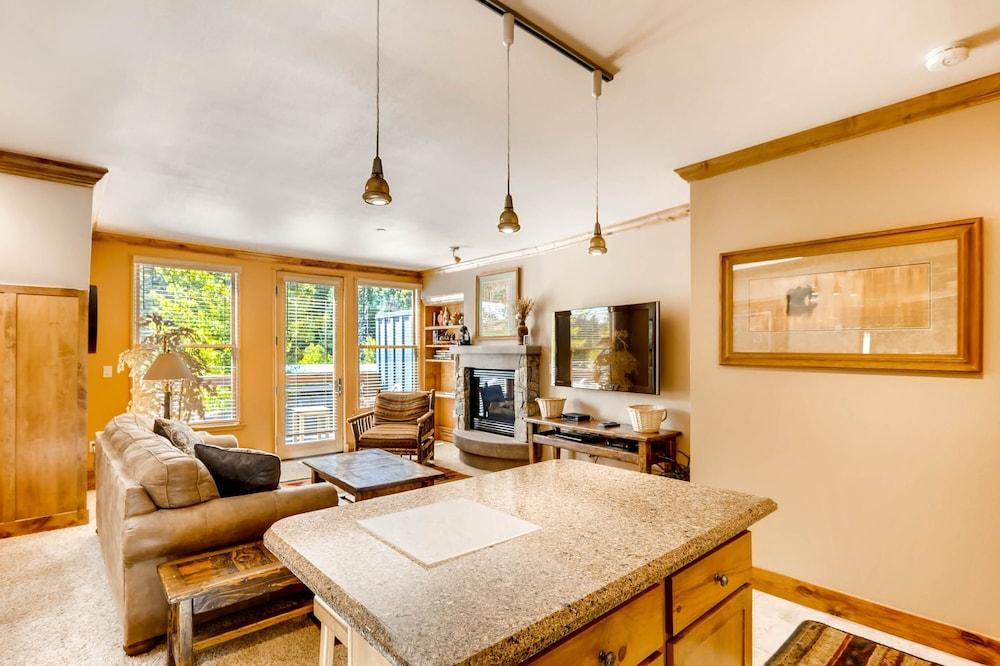 Spacious 1br -river Run Village-hot Tub & Kids Ski Free 1 Bedroom Condo by RedAwning