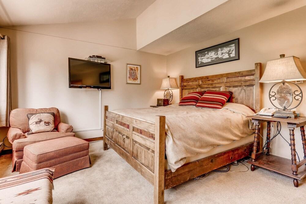 Pines 2044 - 2 Br Condo