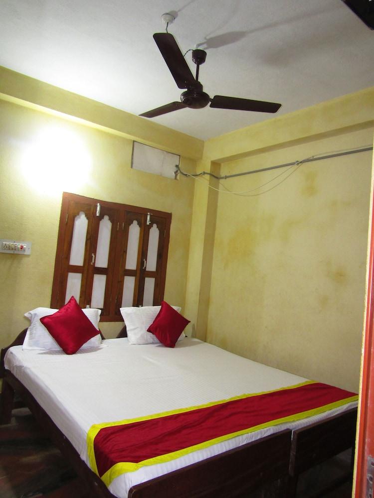 Goroomgo Annapurna Bhakta Nivas Puri