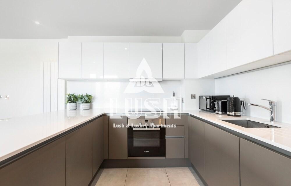 Lush Apartment - London Designer Outlet