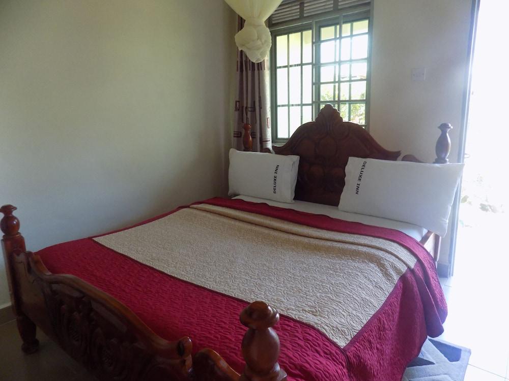 Deluxe Hotel - Ishaka