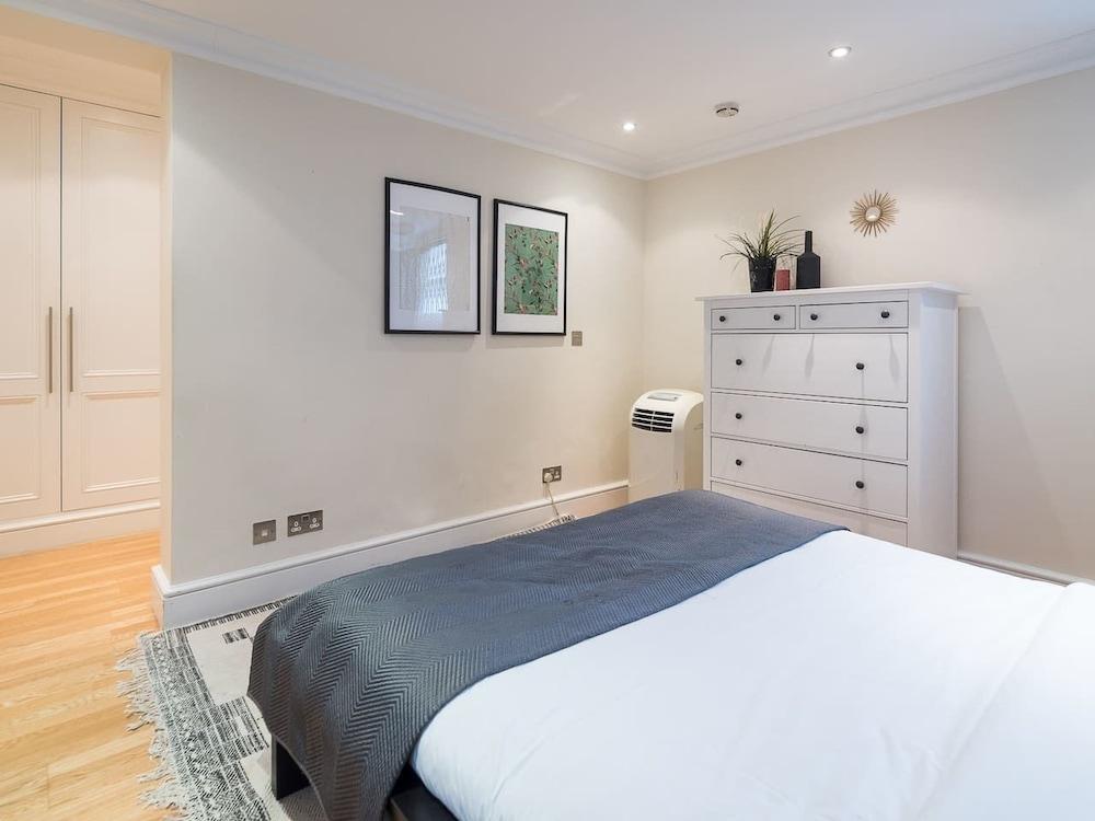 Upper Berkeley Street Flats