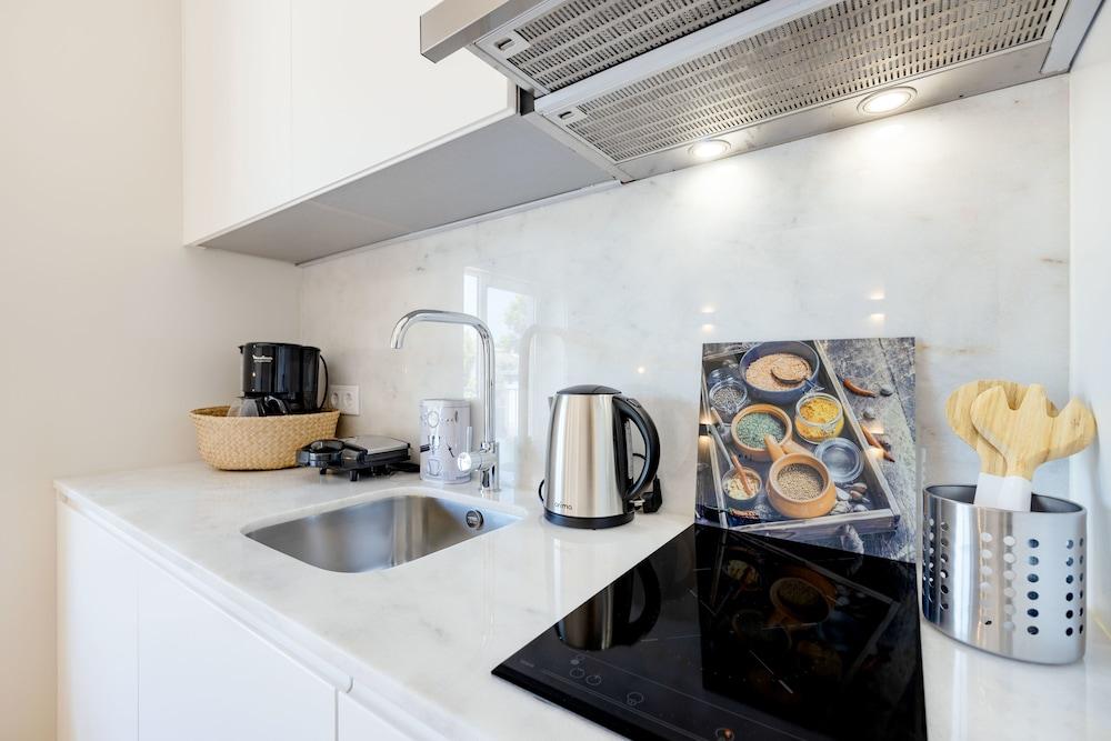 Porto Downtown Studio with Balcony