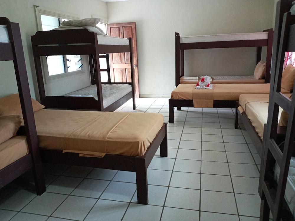 Tropicana Motel & Backpackers