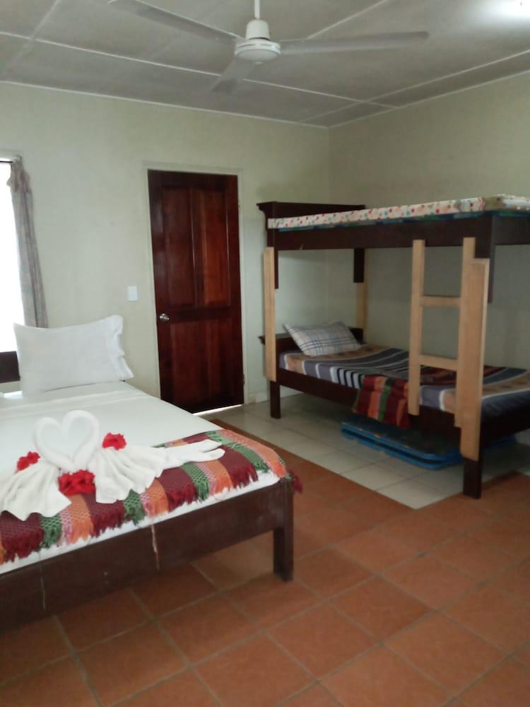 Tropicana Motel & Backpackers