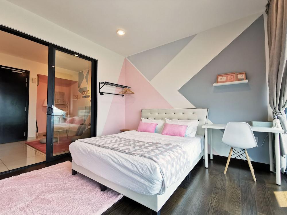 Almas Suites Puteri Harbour Hello Kitty