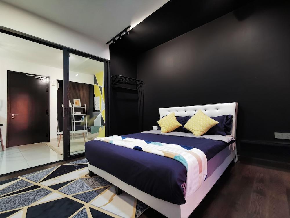 Almas Suites Puteri Harbour Hello Kitty