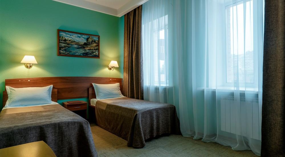 Cronwell Nika Center