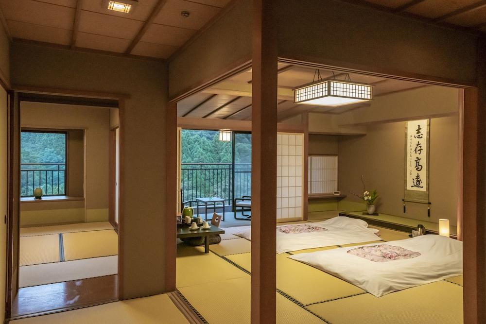 Yamanaka Spa Hanatsubaki