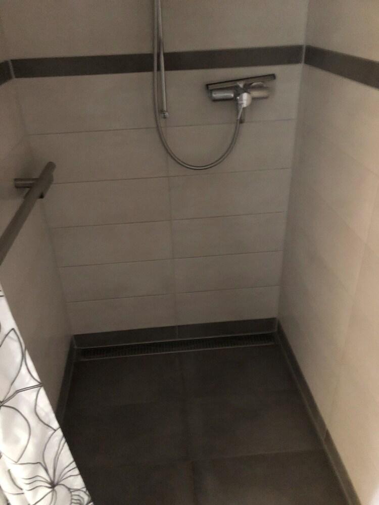 Ferienwohnung & Gästezimmer  Messezimmer