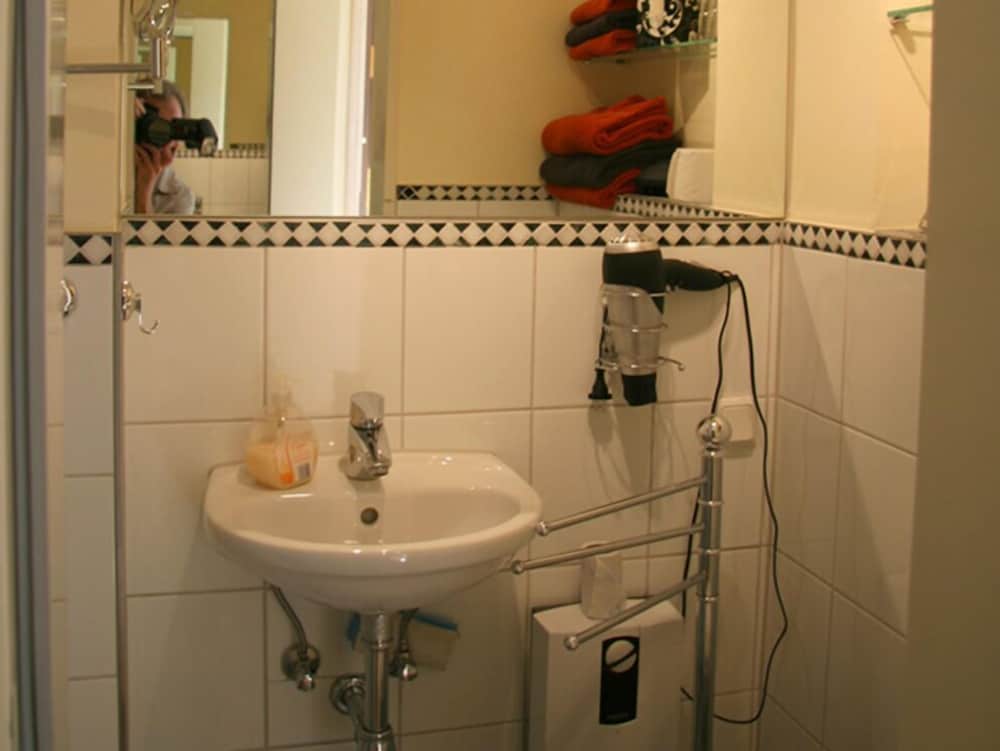 Ferienwohnung & Gästezimmer  Messezimmer