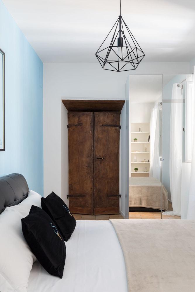 A World Aparts - Torre Argentina Apartments